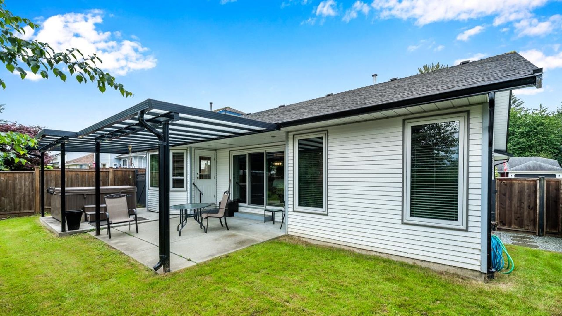 19590 Somerset Drive, Pitt Meadows, Bc, V3y 2l4 photo number 1 19590 Somerset Drive, Pitt Meadows, Bc, V3y 2l4 photo number 1