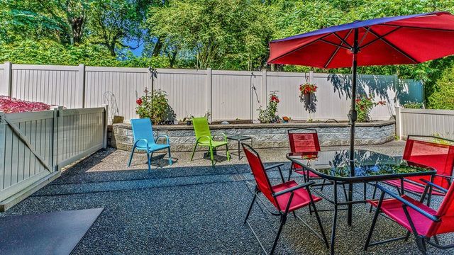 a95611f99d17240ffb591c2def9ebe6dfa50c089 at 7 - 22488 116 Avenue