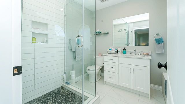 d5b2751c41bcb3a7e4e5f99df0e3a3663e31efb3 at 7 - 22488 116 Avenue