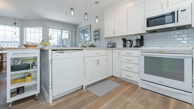 d7b0d6a820843beef3de34f19096c8d08af07262 at 7 - 22488 116 Avenue