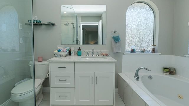 d80e3f909073c5ba23c0a5f1a074307910d1d3b9 at 7 - 22488 116 Avenue