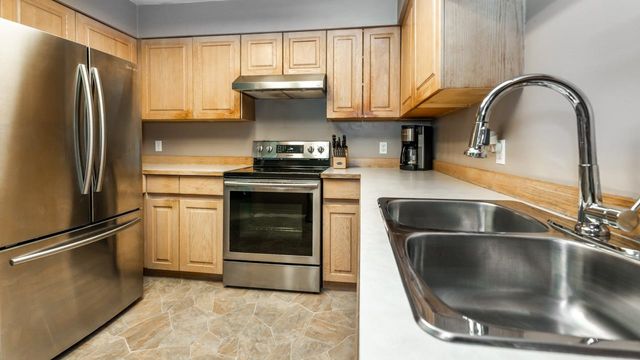 21151cd9e345d7e32a02a19f8f91ec7ff8d3f7b3 at 206 - 1955 Suffolk Avenue