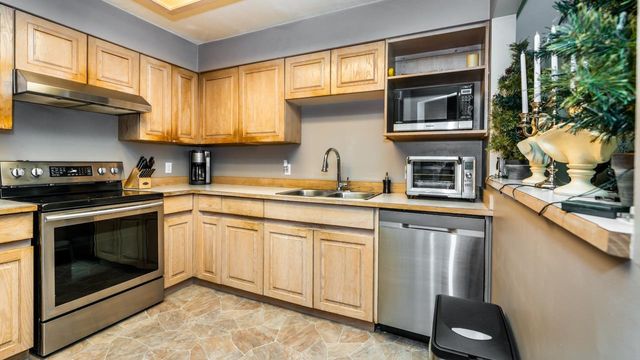 7e9e0f9f3fce07af8d15e7449a68c00349e4a5d2 at 206 - 1955 Suffolk Avenue