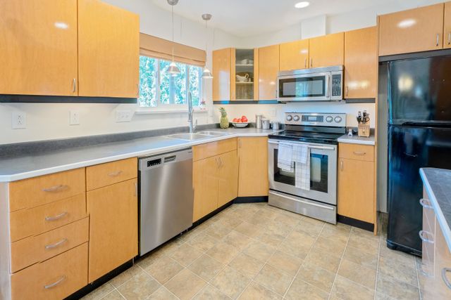 58ccc0a316ef8a89c6a4cbdded437ce81771eb21 at 7795 Falcon Crescent