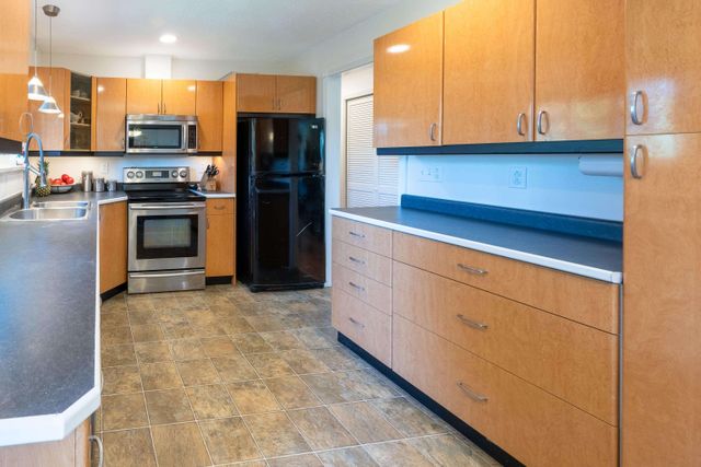 b75ddbd33d1cc37dfbb31264033491a7b0ff502c at 7795 Falcon Crescent