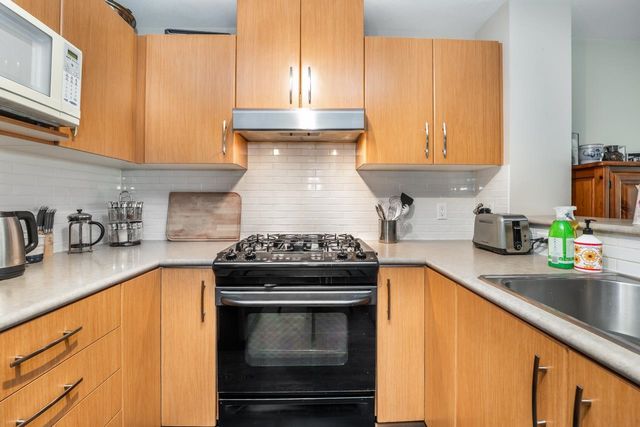 2c615a591e84dc6ed586dcc12682dcec58fcbdec at 302 - 300 Klahanie Drive