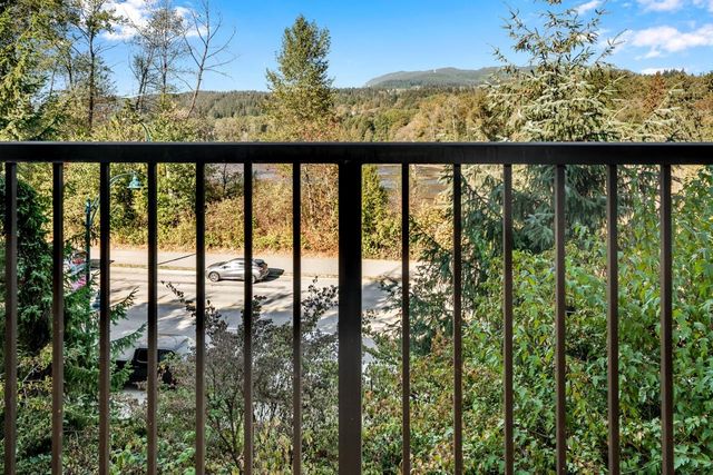 73c412e4f40bc8e0bf63157778f75001dec855d1 at 302 - 300 Klahanie Drive