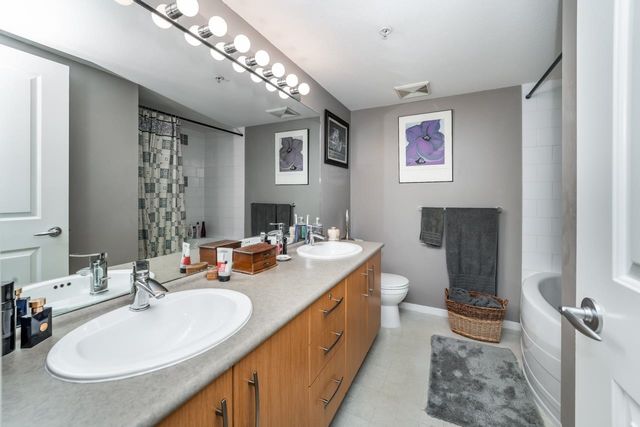 cf1372ac78f13ab7fea3c2d0e7d6de37fdf17768 at 302 - 300 Klahanie Drive