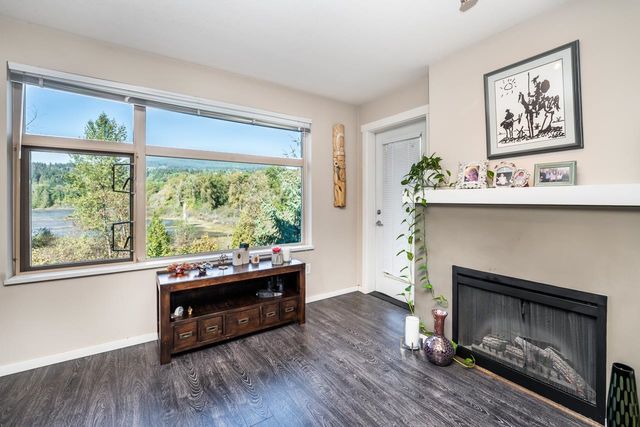 d77869c56f6171da2fefb5466daefa24bea6da52 at 302 - 300 Klahanie Drive