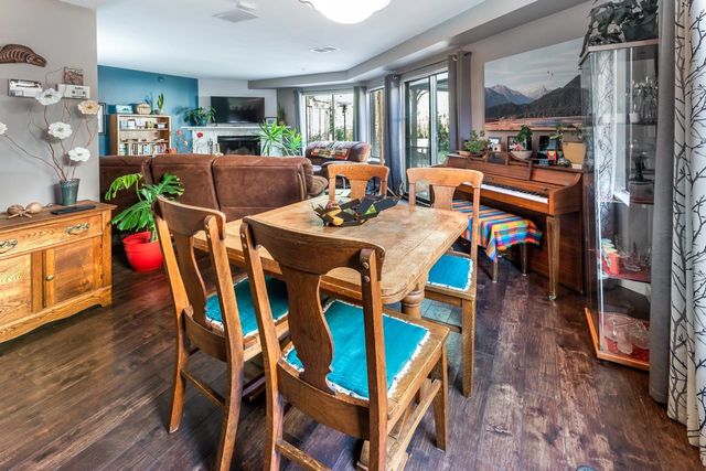 ef55e27b6e804cb6b6a1ef2f3c607190699958b4 at 1 - 21550 Cherrington Avenue