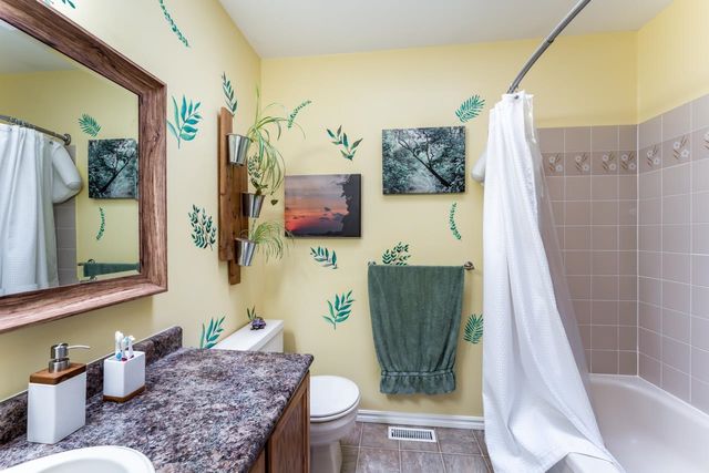 f74a009b3eb3295358411fc816946cea7aaeaff3 at 1 - 21550 Cherrington Avenue