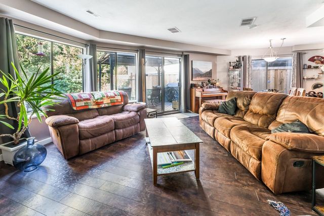 f801d5b9fd0a334c447f55907c6000abc8ac5f6f at 1 - 21550 Cherrington Avenue