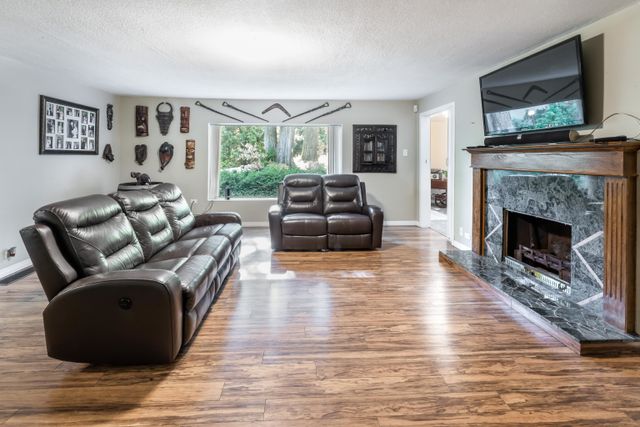 2d42f5bd1abc8a87501f7b53b7ddb7de85f90817 at 26035 112 Avenue