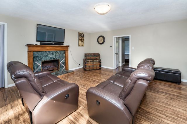 69b8839efd5198e2c1eaed44b3d497b9aaa5c3f2 at 26035 112 Avenue