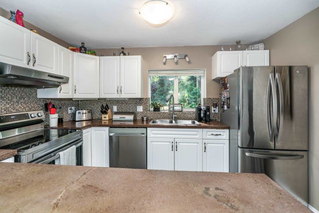 8f6c6c9b7a2cd794c985d31f1b7f1234194bfa63 at 26035 112 Avenue