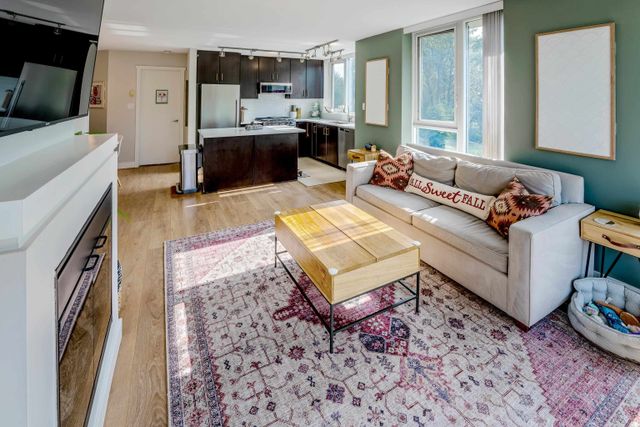 a63098e2b020af8bff0330c25260b99ddf270070 at 701 - 651 Nootka Way