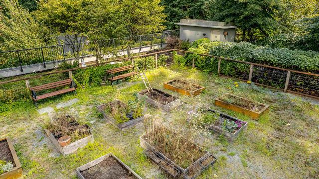 e4be1a9b7efbf041013f2deeda9ed0445fa4ee48 at 701 - 651 Nootka Way