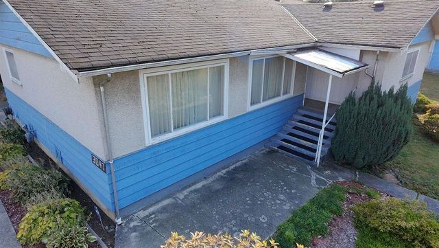 3047-oxford-street-glenwood-pq-port-coquitlam-08 at 3047 Oxford Street, Glenwood PQ, Port Coquitlam