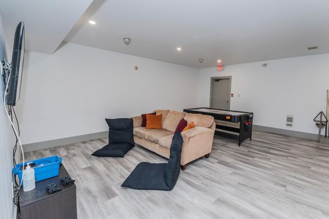 6a8db495f33796bdeefcd438225ab11b81fc58f5 at 61 - 6747 203 Street