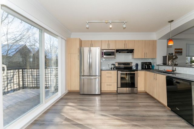 b2524ec8eabb751d6168adcbaf856d0ee9caa171 at 61 - 6747 203 Street