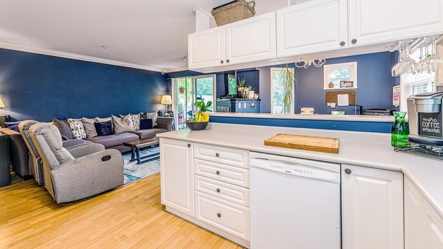 41a47f6e67b12d57248e27a9f1a7885322050e21 at 205 - 11960 Harris Road