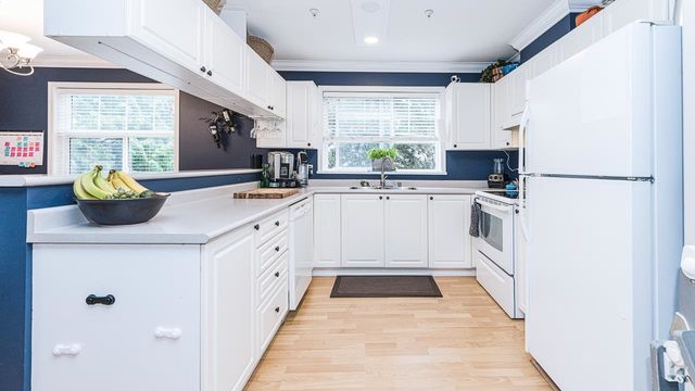 70fafa9e5b2070159dcf7b511992b59a7d5b3372 at 205 - 11960 Harris Road