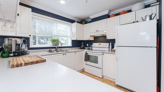 fc84ca706c469335056fef69574380778731e931 at 205 - 11960 Harris Road