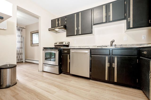 51a2c5e54338ac4081f402acb76bb337860d87fc at 202 - 12170 222 Street