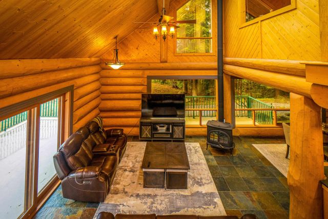 5fdfc023c291a53e8fae13501316f907139ec197 at 10402 Shaw Street