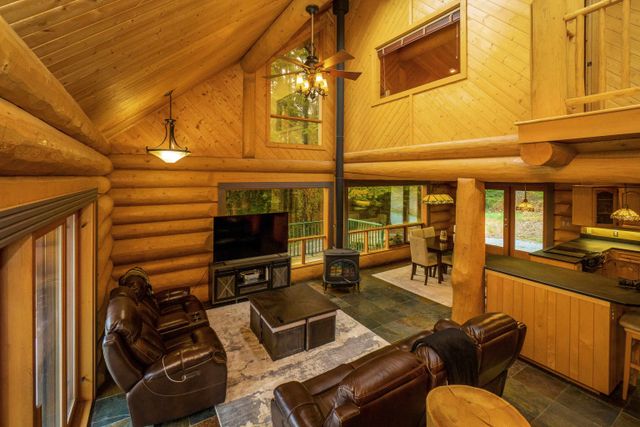 8036e98b29346c40f51a4c974d718e9fc8b38472 at 10402 Shaw Street