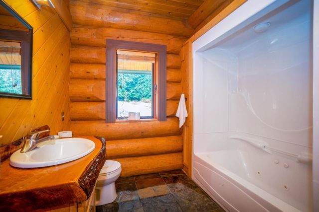 b82baddc124e25a50f1842547a6967448bb22560 at 10402 Shaw Street