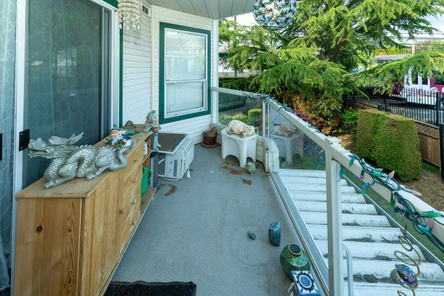 488e424f2f2ca7498106160cec092c133b63e05a at 204 - 7554 Briskham Street