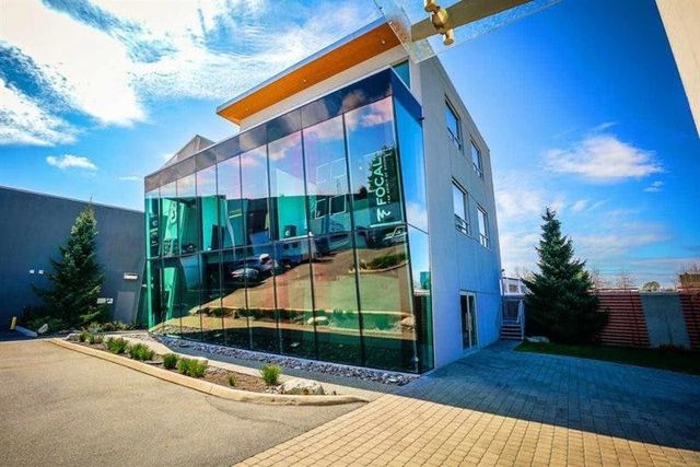 https___dannygerbrandtavenuehqcom_wp-content_uploads_sites_1569_2022_12_224953396-12-800x534 at 3 - 11420 Blacksmith Place