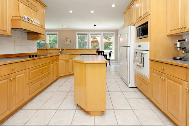 020997c16e744f6980824d2fdd1ae0e7e43066eb at 170 Strong Road