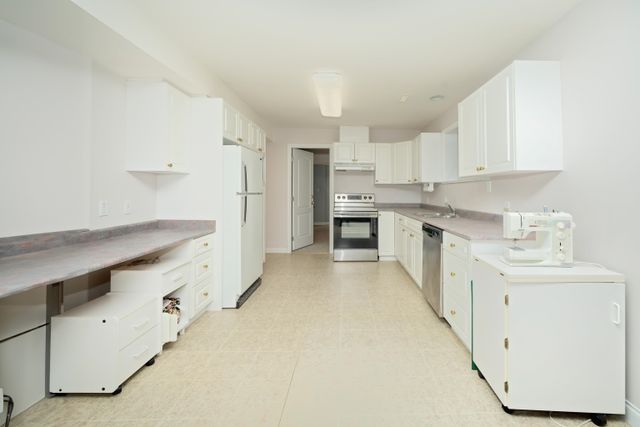 85bbc61ae7f1414cd8029ce3ce27e3857578553b at 170 Strong Road