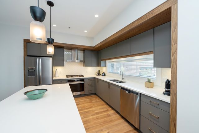 11611ec9e6430f0f4d843f57a35f713a83c123e5 at 14 - 33209 Cherry Avenue