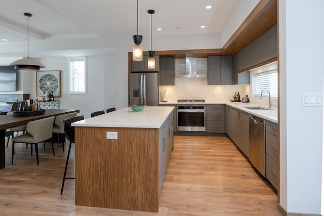 9a2fbdcb58b17d07379b300d69edff6d500fc399 at 14 - 33209 Cherry Avenue