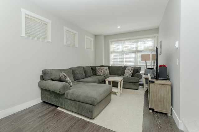 cbd98ba3948e22f9d910bd166a2663d887b313df at 133 - 19525 73 Avenue