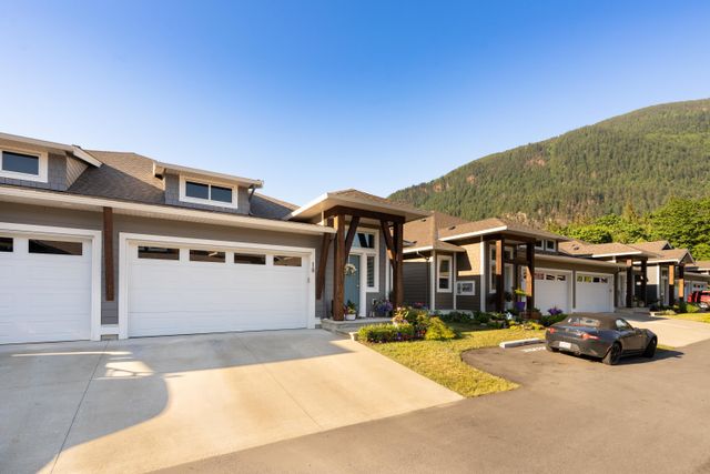 32fdd98db21f70f70845b23cc314c1ea02ce2205 at 18 - 628 Mccombs Drive