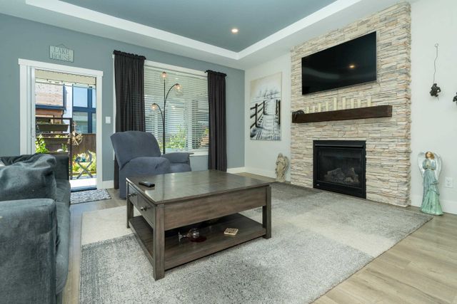 948cc4cc85a270eb25ccbcad11803ad69b310bfd at 18 - 628 Mccombs Drive