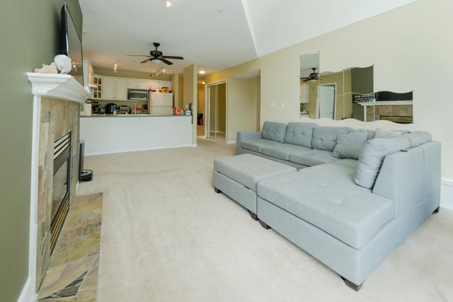 71f79b56ef7af2a87ec084da8193eab62f2bee8d at 404 - 328 Esplanade Avenue