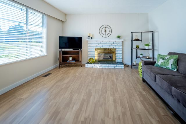 66e38cc025b9d90a87cae75300097f6d682687dc at 21823 Mountain View Crescent, Maple Ridge