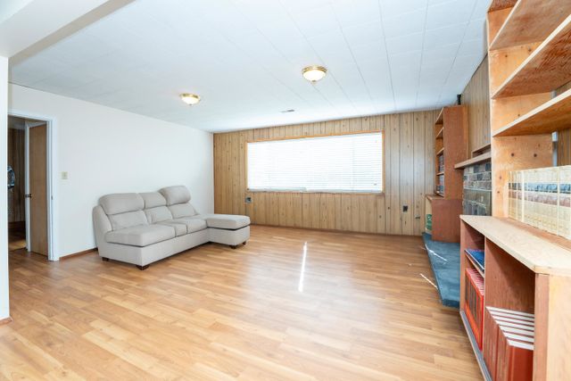 9fe9d901ccaace70a4774f177763a5d4f89dc477 at 21823 Mountain View Crescent, Maple Ridge