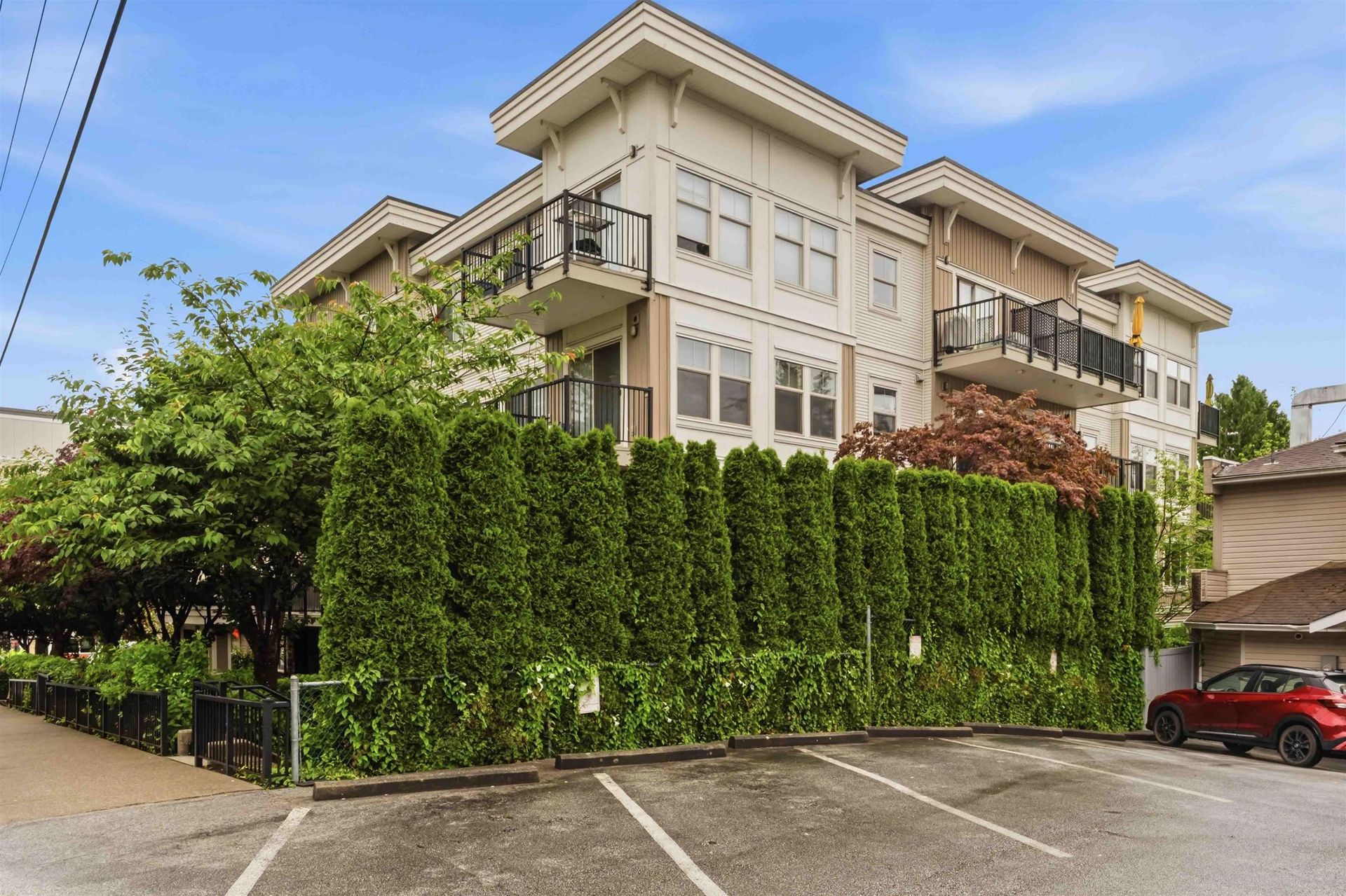 109 - 22290 North Avenue, West Central, Maple Ridge photo number 1