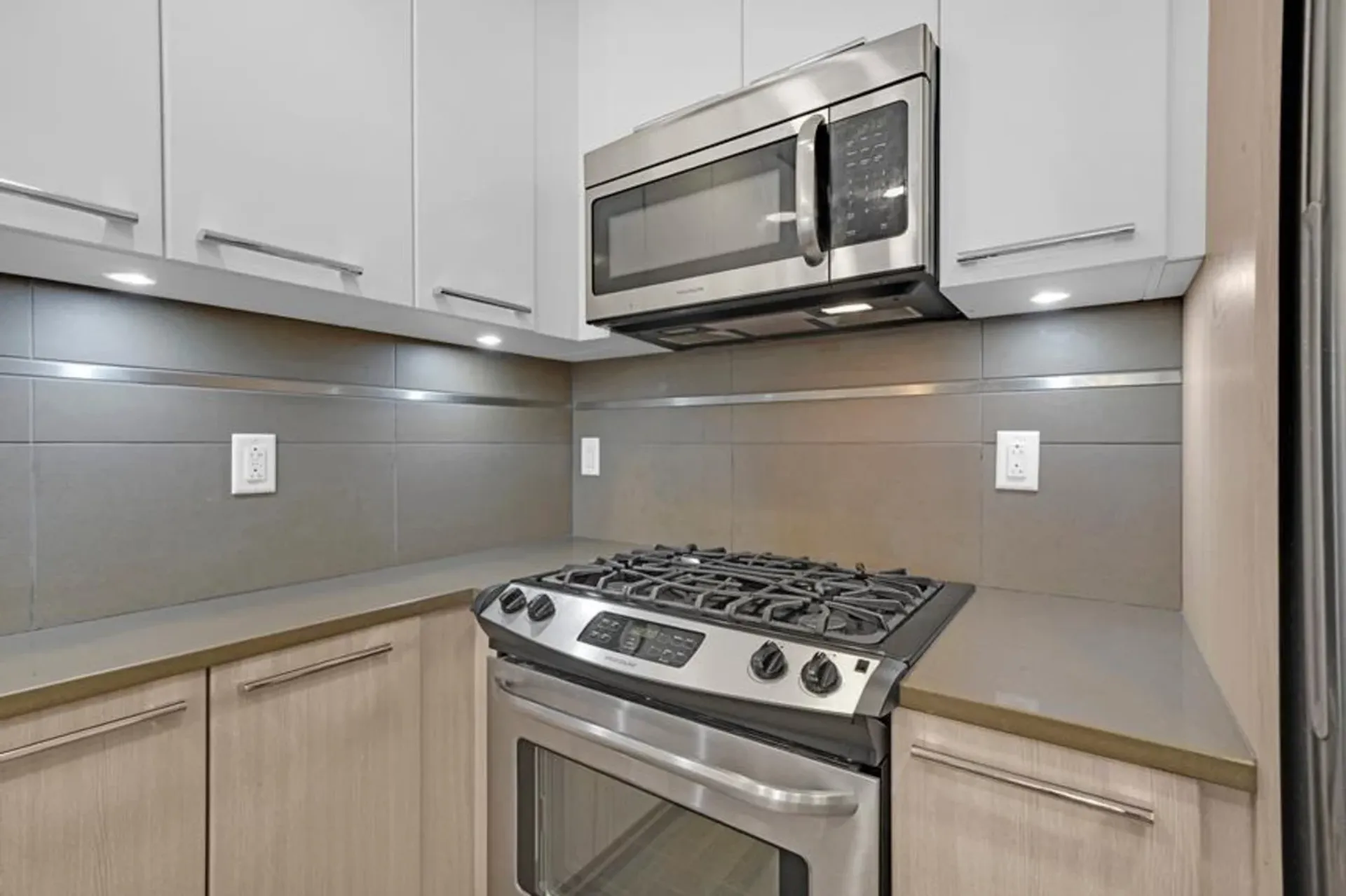 r2662080-5-1 at 202 - 9350 Universi High Street, Simon Fraser Univer., Burnaby North