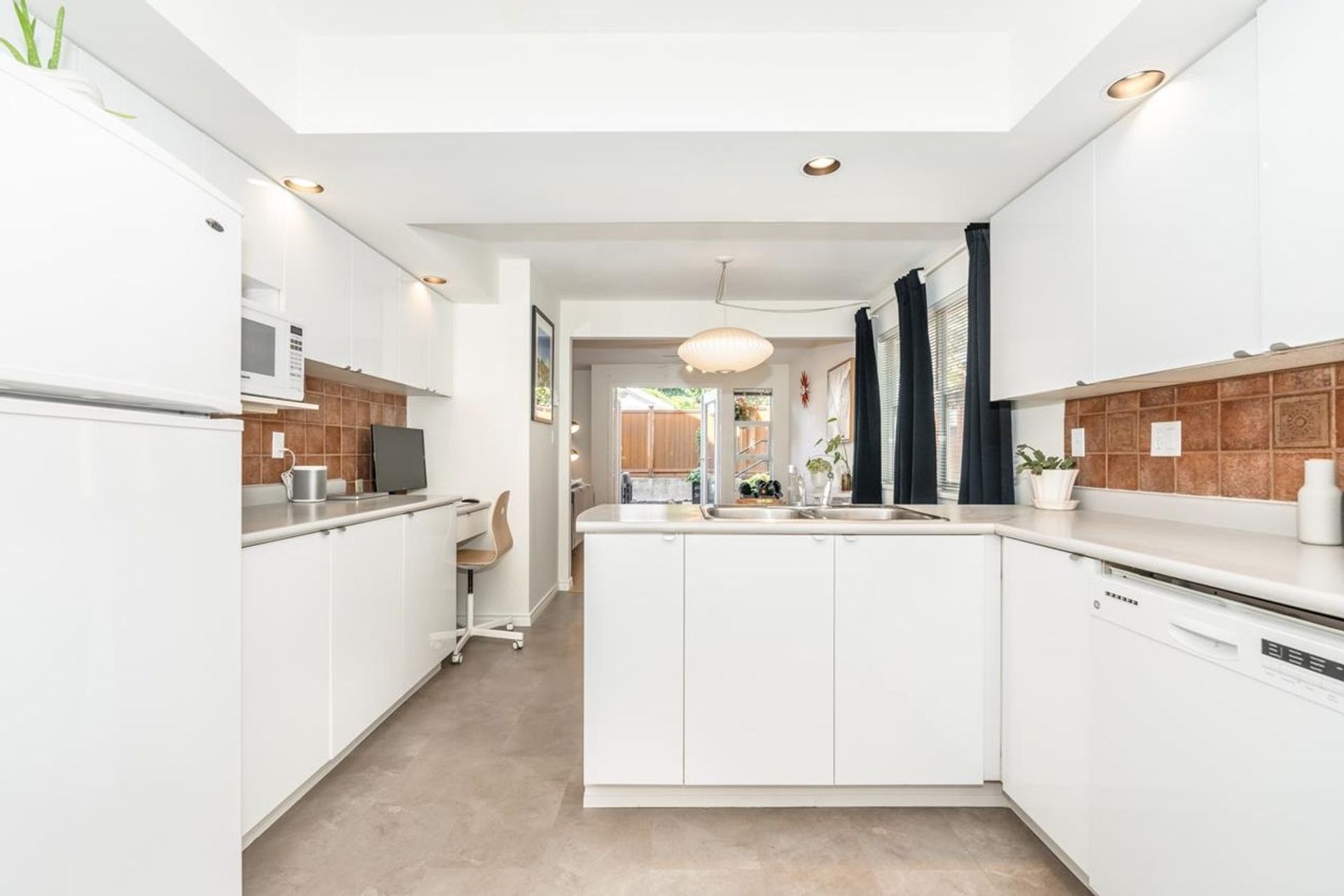 222-w-4th-street-lower-lonsdale-north-vancouver-09 at 101 - 222 W 4th Street, Lower Lonsdale, North Vancouver