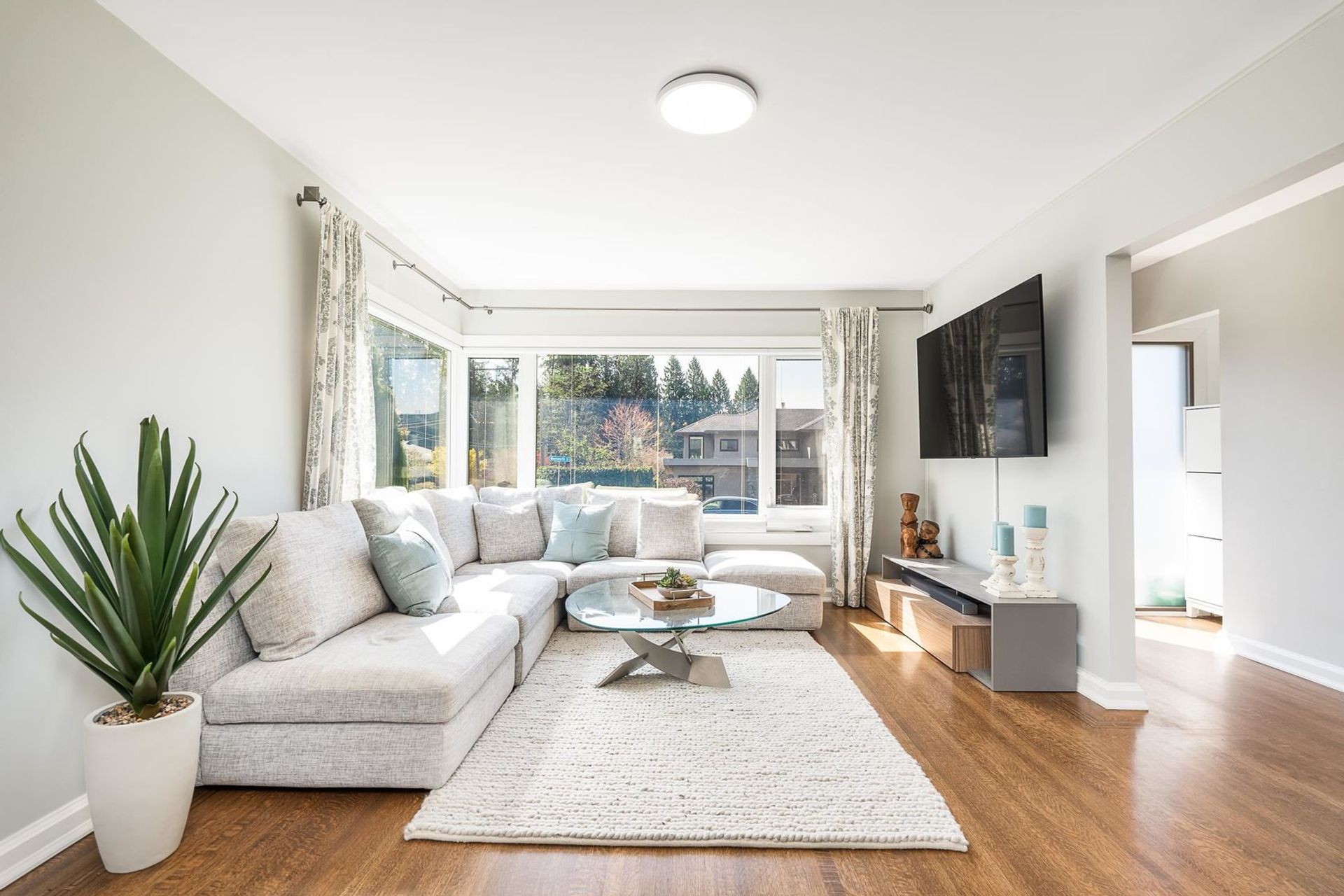 902-wentworth-avenue-forest-hills-nv-north-vancouver-04 at 902 Wentworth Avenue, Forest Hills NV, North Vancouver 902-wentworth-avenue-forest-hills-nv-north-vancouver-04 at 902 Wentworth Avenue, Forest Hills NV, North Vancouver