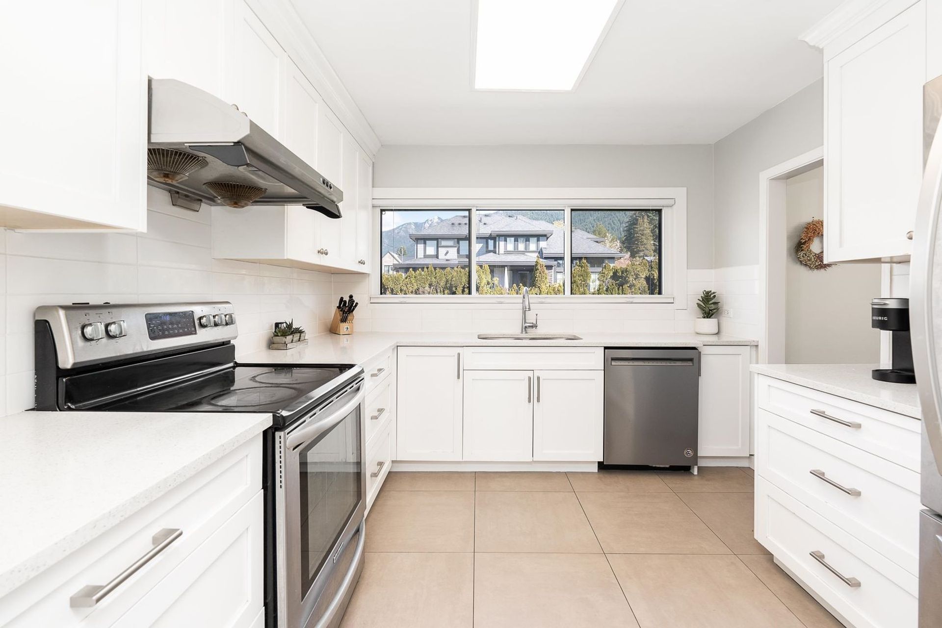 902-wentworth-avenue-forest-hills-nv-north-vancouver-06 at 902 Wentworth Avenue, Forest Hills NV, North Vancouver