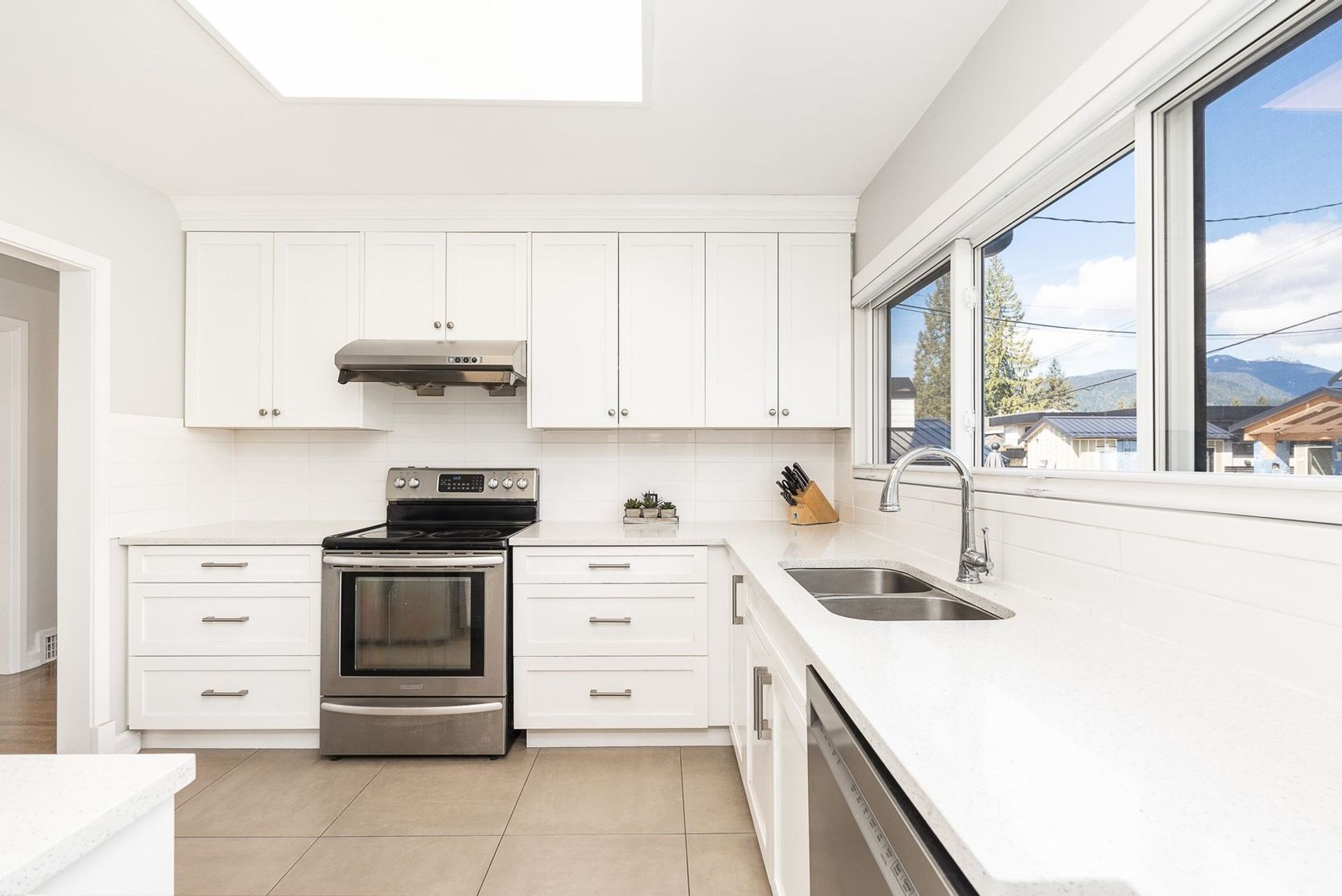 902-wentworth-avenue-forest-hills-nv-north-vancouver-07 at 902 Wentworth Avenue, Forest Hills NV, North Vancouver