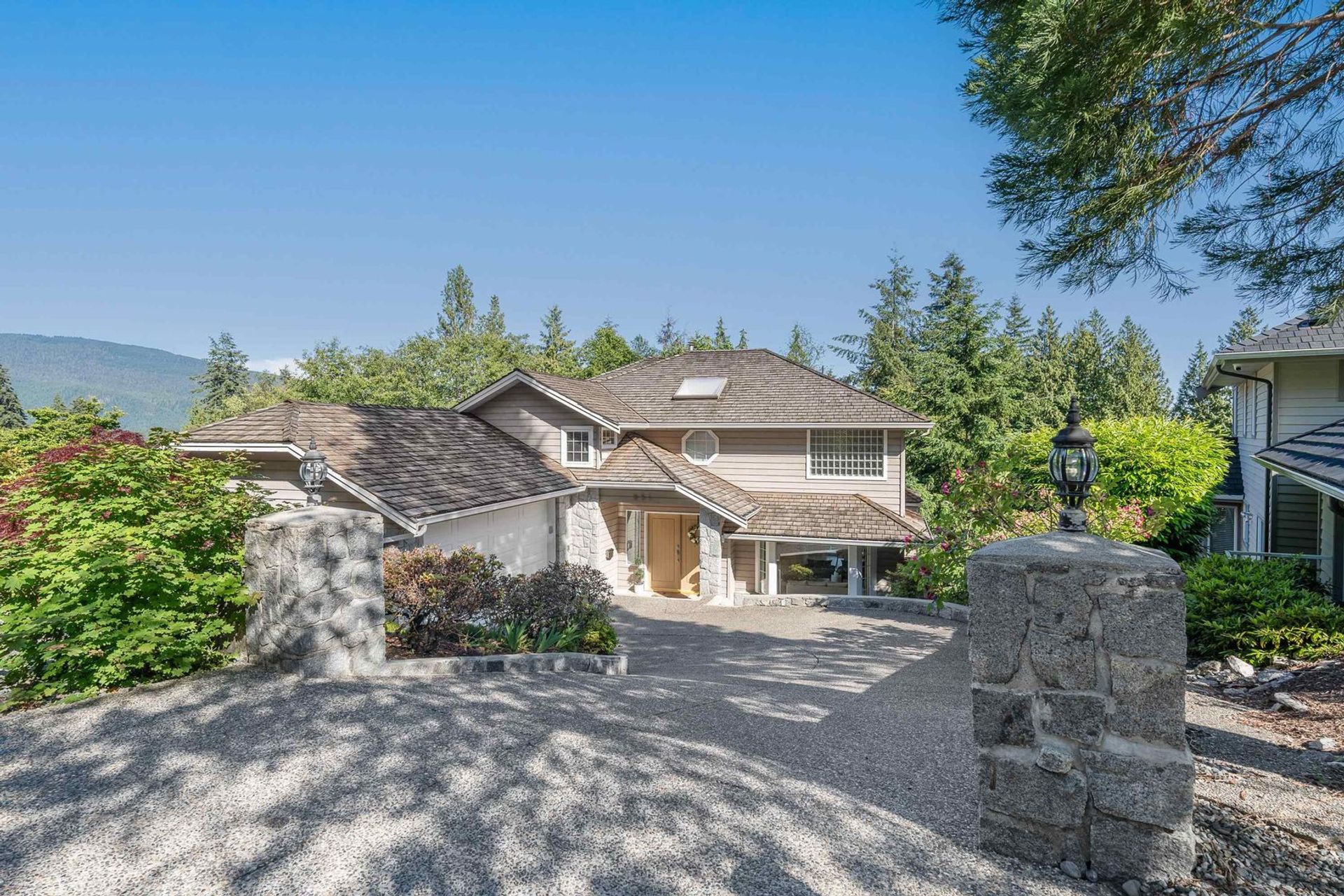 851 Regal Crescent, Princess Park, North Vancouver photo 7